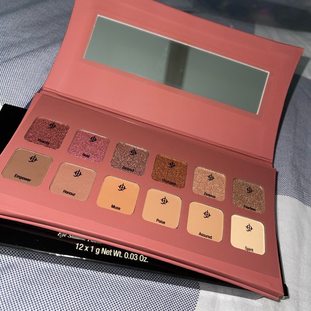 Illamasqua artistry eyeshadow palette